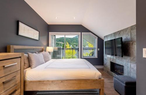 Blueberry Hill Apartment | Lynx 204 by Outpost Whistler
