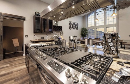 Lynx Mountain View Estates House | Lynx Lake Luxe Vacation Rental Wrapped in Modern Elegance | 6-BR House , Prescott | Sleeps 22 Hot Tub Game Rm EV Charger Horse Stalls
