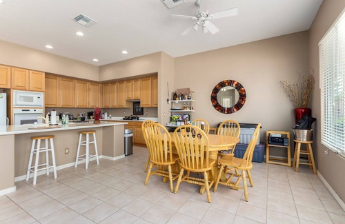 Chandler House | Lynx On The Lake! - Spacious 4-bedroom house with AC, on the Lake