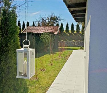 Degerndorf Apartment | Münsing Nähe Starnberger See, schöne Ferienwohnung, Gästewohnung 125qm EG und OG KONTAKTFREI