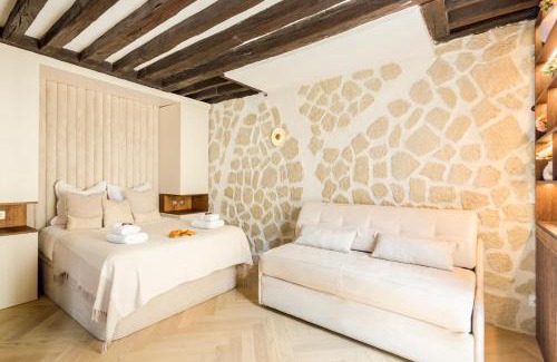 3rd Arrondissement Apartment | M1 - Magnificent Studio in Le Marais's Heart