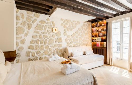 3rd Arrondissement Apartment | M1 - Magnificent Studio in Le Marais's Heart