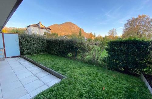 Annecy-le-Vieux Apartment | Maïs Cottage, terrasse ensoleillée avec vue !