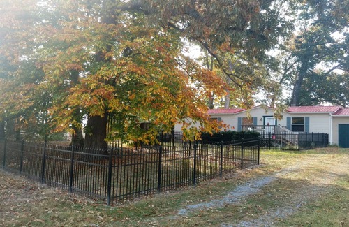 Jonesborough House | Ma And Pa's Place .Handicapped Accessable
