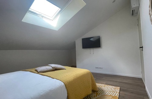 Sainte-Genevieve-des-Bois Bed & Breakfast | Ma Belle Conciergerie - Isis Room