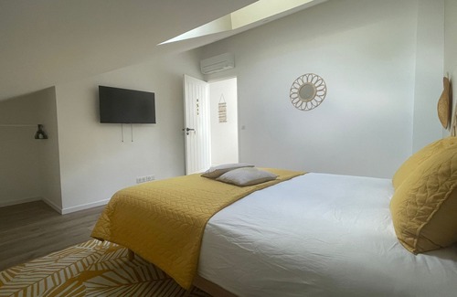 Sainte-Genevieve-des-Bois Bed & Breakfast | Ma Belle Conciergerie - Isis Room