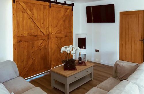 Sudbury House | Mac Shack Cottage - Uk32376