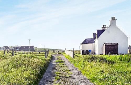 Baleshare House | Macrury Cottage