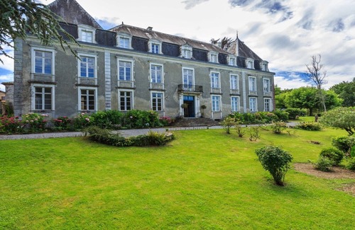 Hastingues Apartment | Madiran family suite at the Château d'Estrac