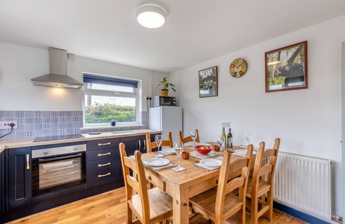 Llanon House | Maenllwyd - Three Bedroom House, Sleeps 5