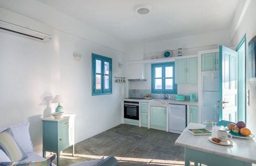 Ios House | Magganari ViewVillage I ,shared swimming pool/bbq ,Ios Island, 5' walk to beach