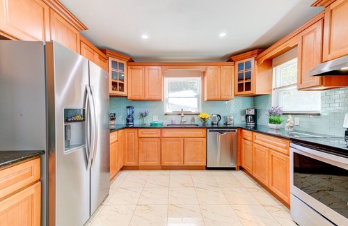 Princeton Junction House | Magic Escape 4 BR Spacious Fully Fenced Backyard with Sauna