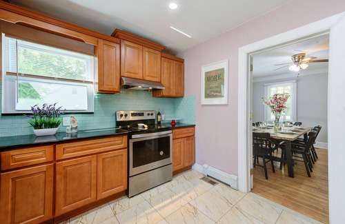 Princeton Junction House | Magic Escape 4 BR Spacious Fully Fenced Backyard with Sauna