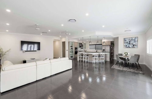 Annandale House | Magic on MacArthur Su