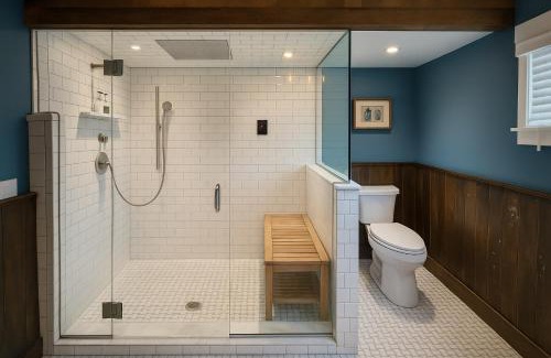 Off Broadway Hotel | Magical Post And Beam Loft Downtown Newport!