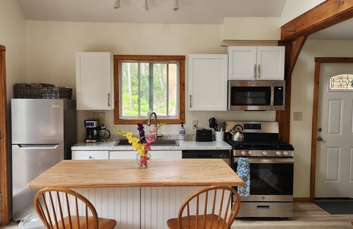 Newfane House | Magical Retreat Cottage - Brilliant Autum Colors and Waterfalls - Extreme Peace
