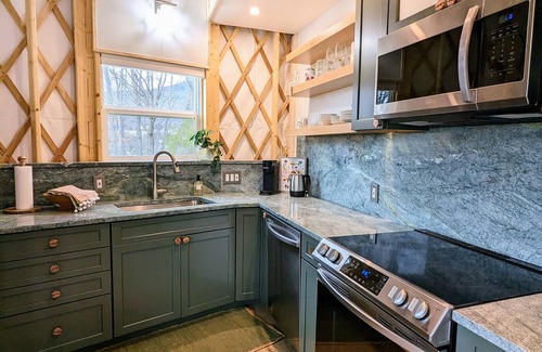 Luray Cabin | Magical-Upscale-Yurt-View-Private-Hot tub-Fire Pit-Near SNP & River