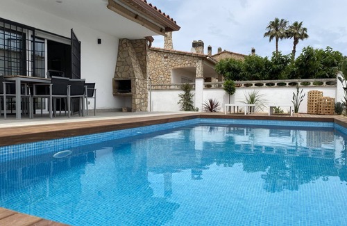 L'Escala Villa | Magnificent house with private pool