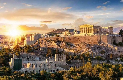 Vouliagmeni Apartment | Magnificent 1BR Suite Close Acropolis Museum