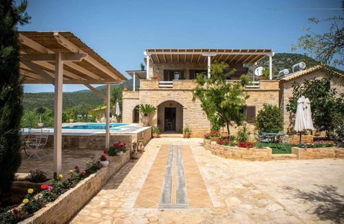 Kardamyli Villa | Magnificent, Authentic Private Villa and the Guest house