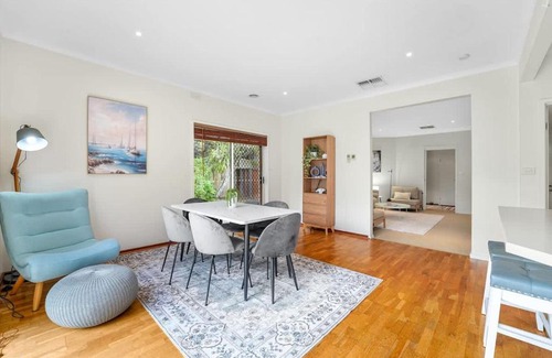 Mornington House | Magnificent Beachside Living at Heart of Mornington