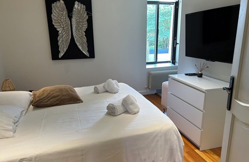 Saint-Savin Bed & Breakfast | Magnificent guest room in an exceptional property.!