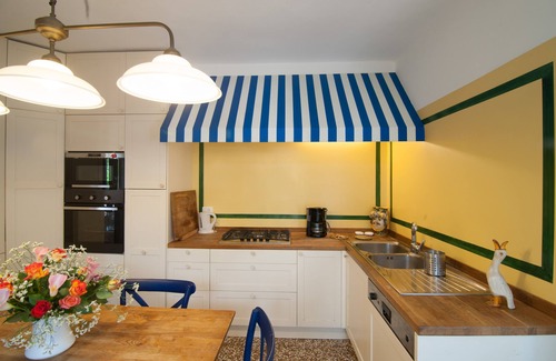 Dorsoduro Apartment | Magnificent House for 12 People with Private Garden and Romantic Terrace