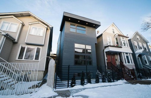 West Bucktown House | MAGNIFICENT NEW Home w/8 Beds & Free Parking