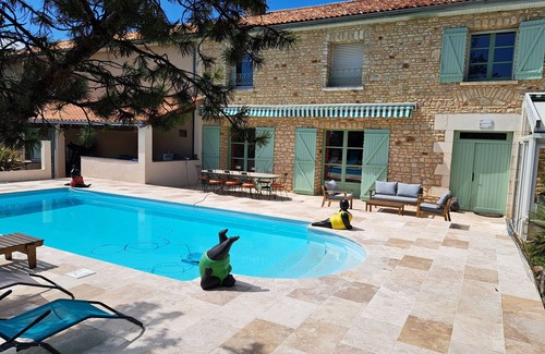Cisse House | Magnificent stone farmhouse 10 minutes from Futuroscope