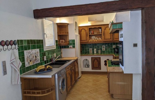 Bagnols-sur-Ceze Villa | Magnificent villa with swimming pool and enclosed garden with trees