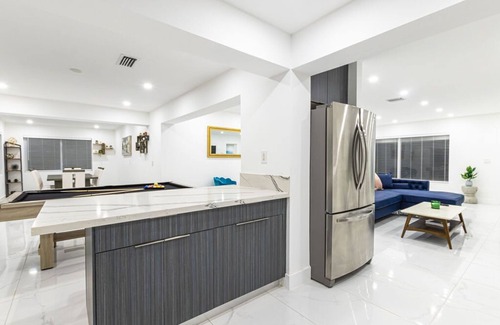 Biscayne Park Villa | Magnificent Villa | Cool Terrace w/Grill+ Many Chill Spots