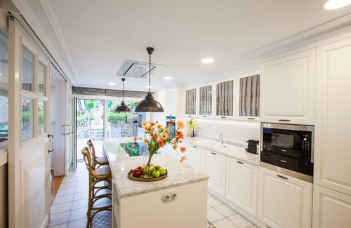 Getaria Villa | MAGNIFICENT VILLA WITH GARDEN IN FRONT OF THE SEA, FREE WIFI, LIBRARY, FIREPLACE.