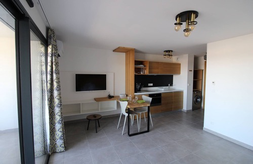 Arena Apartment | Magnifique Studio Avec Service Hôtelier