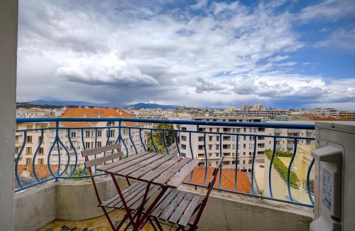 Juan-les-Pins Apartment | Magnifique studio Le Dauphin 50m des plages