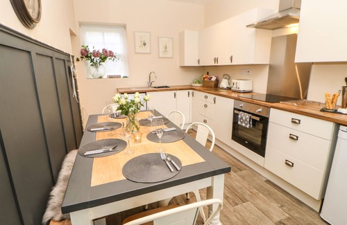 Richmond Cottage | MAGNOLIA COTTAGE, pet friendly, with open fire in Melsonby