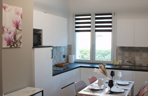 Vimercate Apartment | Magnolia: garden and parking. Vimercate/Monza