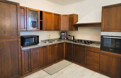 Piazza al Serchio Villa | Magnolia, luxury villa, private heated pool, WIFI, walk restaurant, chef option!