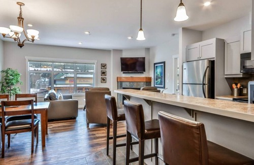 Canmore Apartment | Magpie’s Nest, Nest in the Rockies