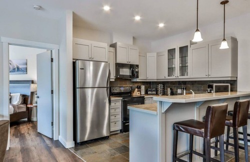 Canmore Apartment | Magpie’s Nest, Nest in the Rockies