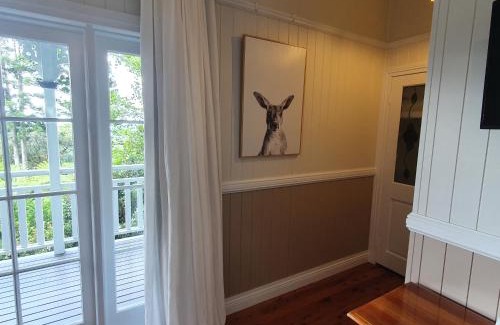 Mount Glorious Cabin | Maiala Park Lodge