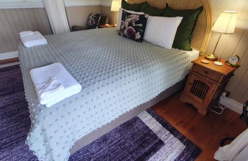Mount Glorious Cabin | Maiala Park Lodge