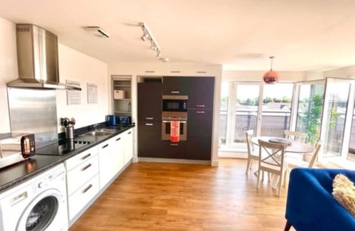 Bray on Thames Apartment | Maidenhead - Stunning, Spacious - Three Bedrooms (Two Bath) Apartment