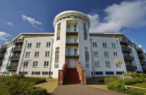 Bray on Thames Apartment | Maidenhead - Stunning, Spacious - Three Bedrooms (Two Bath) Apartment