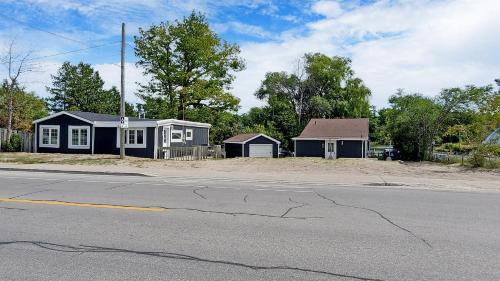 Wasaga Beach Apartment | Main Beach River Retreat - Wasaga Beach 1 - Main Strip - 93 Mosley St