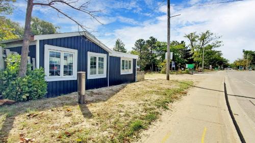 Wasaga Beach Apartment | Main Beach River Retreat - Wasaga Beach 1 - Main Strip - 93 Mosley St