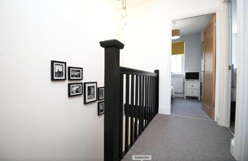 Cathays House | Maindy House - Home close to City Centre + parking
