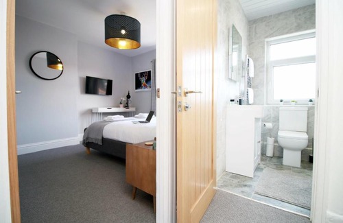 Cathays House | Maindy House - Home close to City Centre + parking