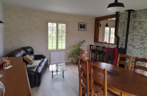 Saint-Pierre-les-Etieux House | Maison à la campagne
