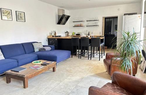 Meursault House | Maison élégante à Meursault avec jardin clos et cheminée