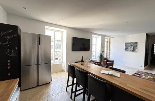 Meursault House | Maison élégante à Meursault avec jardin clos et cheminée